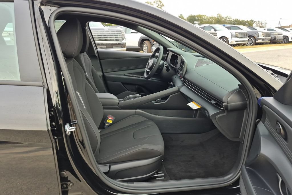 New 2026 Hyundai Elantra SEL Sport FWD image 19