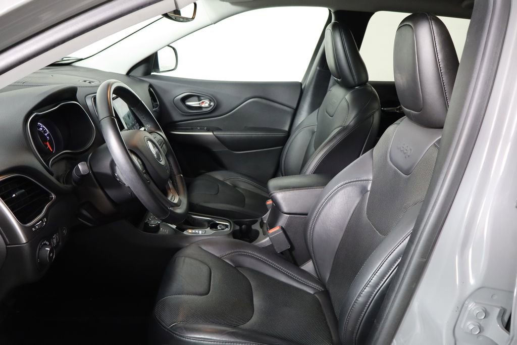 Used 2019 Jeep Cherokee Limited image 16