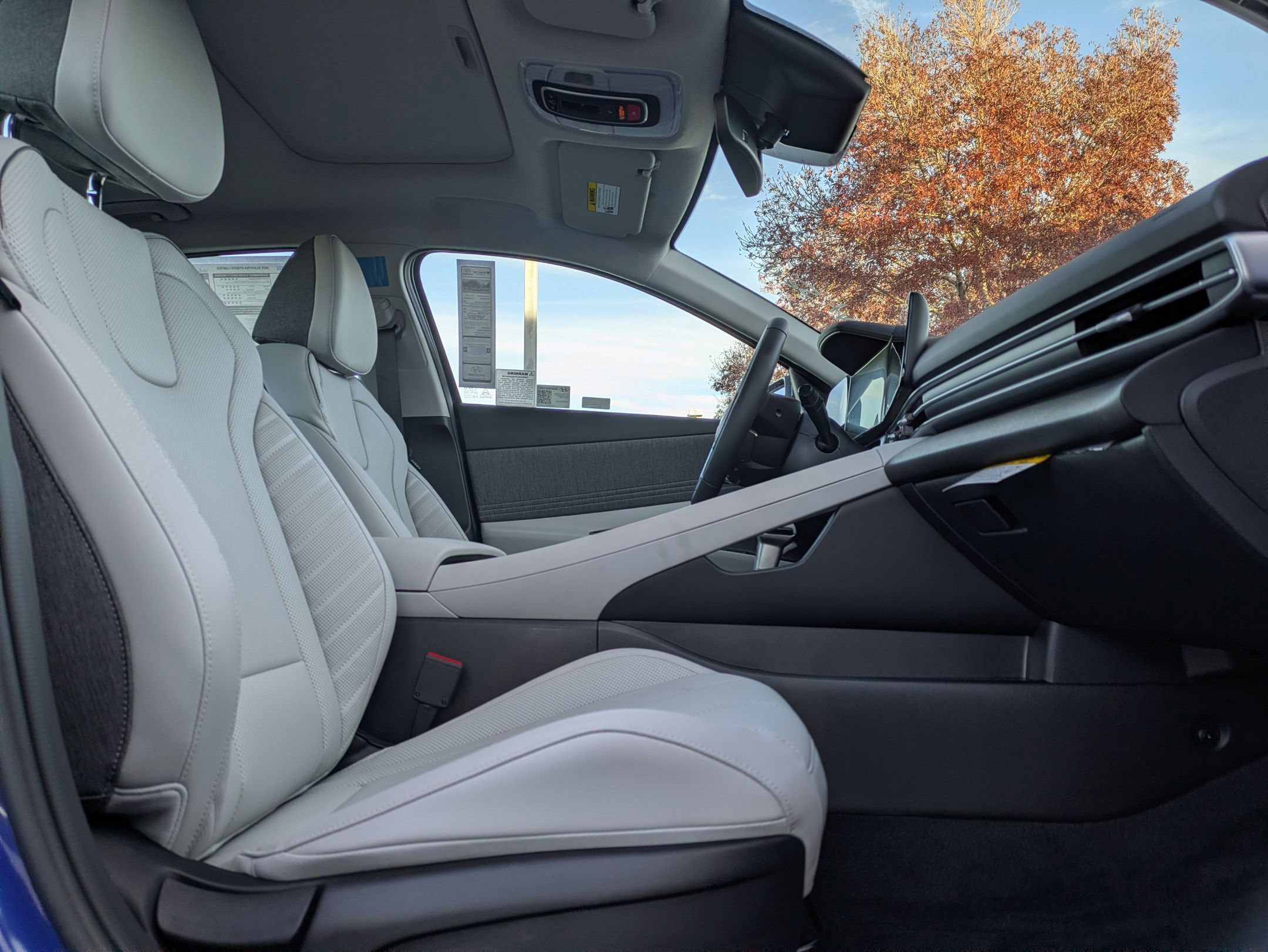 New 2025 Hyundai Elantra Limited image 9