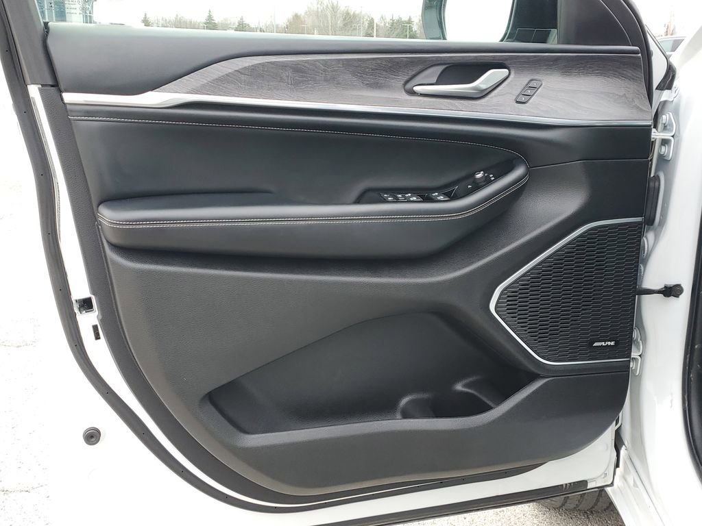 Used 2023 Jeep Grand Cherokee Overland image 22