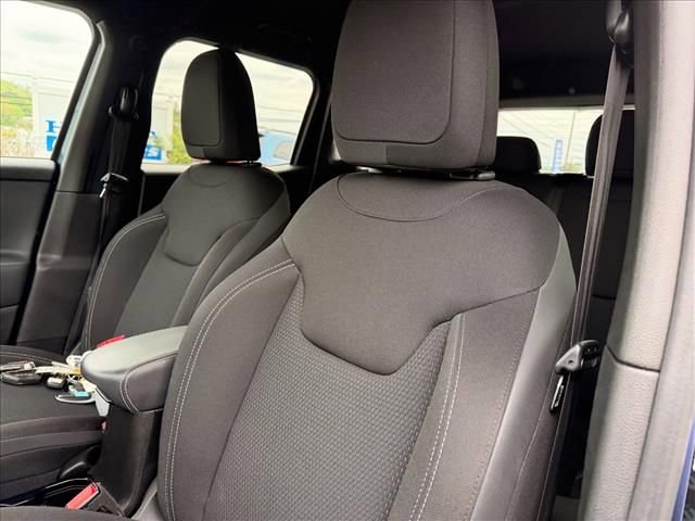 Used 2022 Jeep Renegade Altitude AWD/4WD image 13