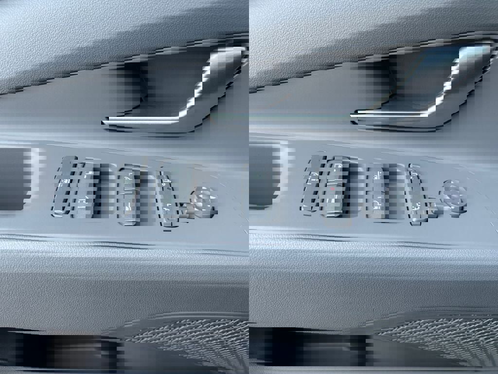 New 2025 Hyundai Elantra Sport image 11