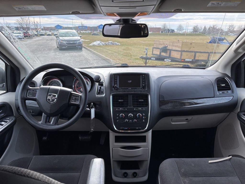Used 2018 Dodge Grand Caravan SE w/ UConnect Hands-Free Group image 18