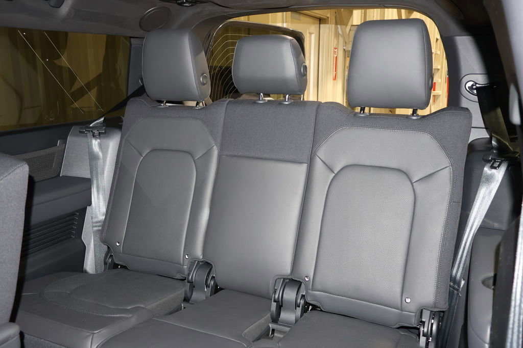 Used 2025 Land Rover Defender 130 V8 image 49