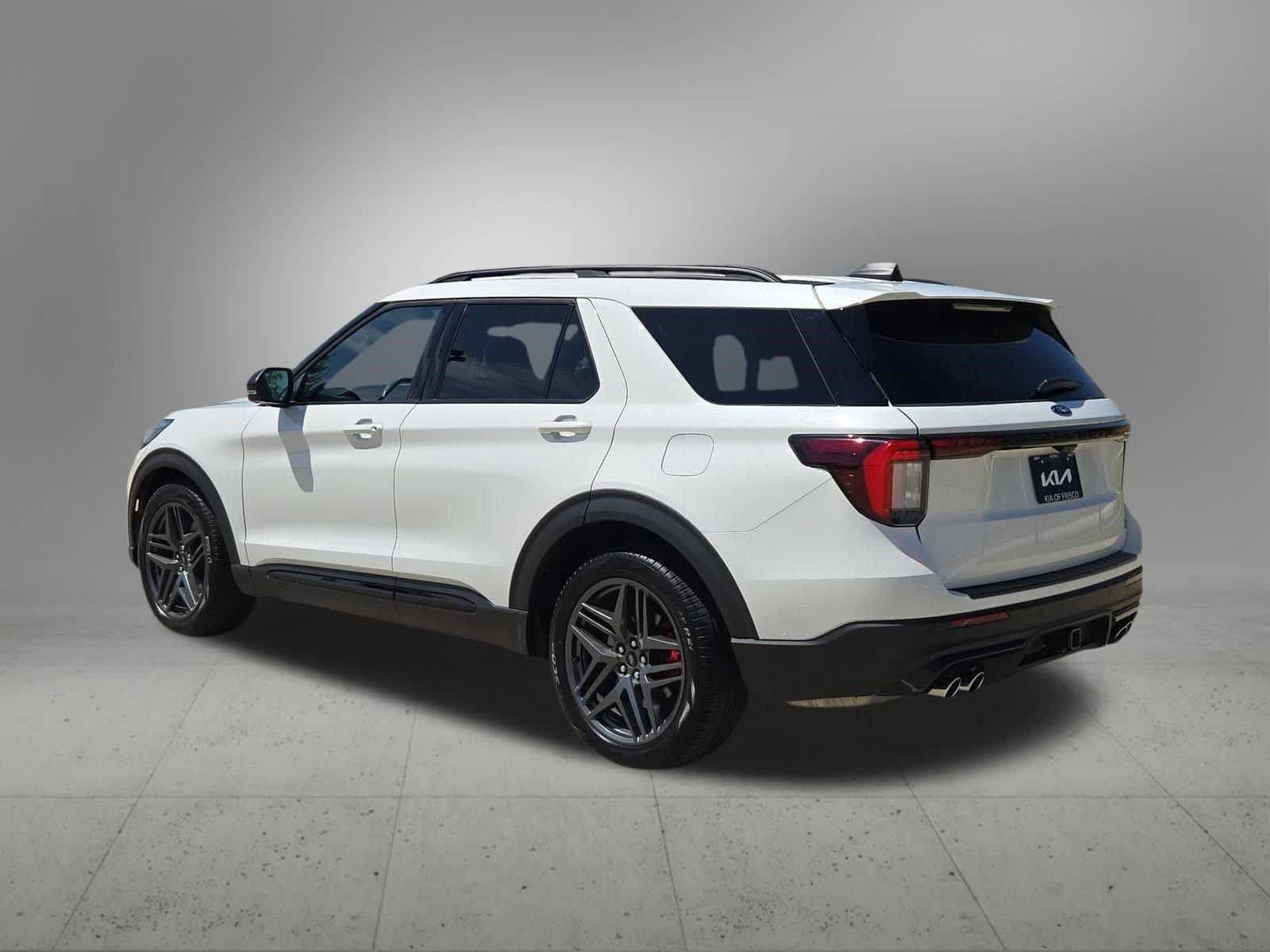Used 2025 Ford Explorer ST AWD/4WD image 4