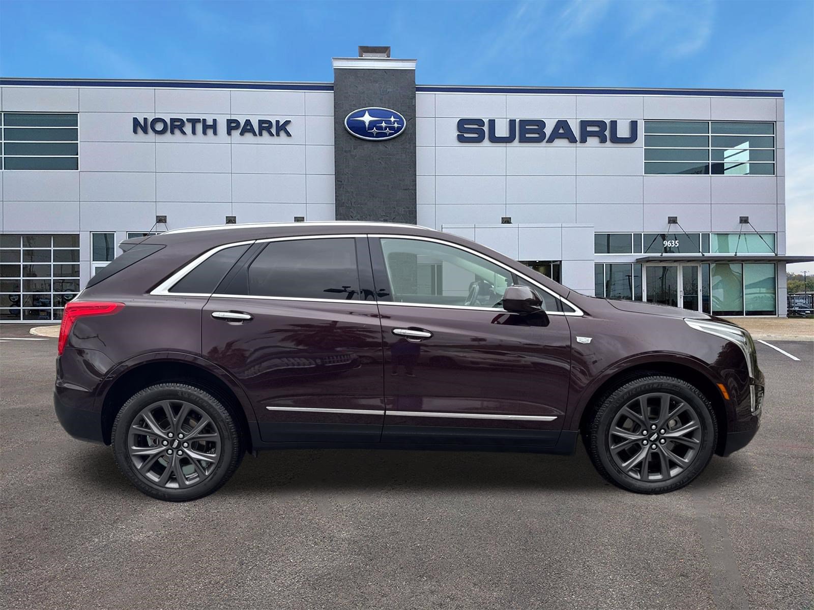 Used 2018 Cadillac XT5 Luxury AWD/4WD image 2