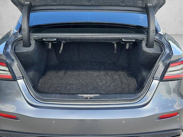 Used 2023 Nissan Maxima SR w/ Sport Mat Group FWD image 6
