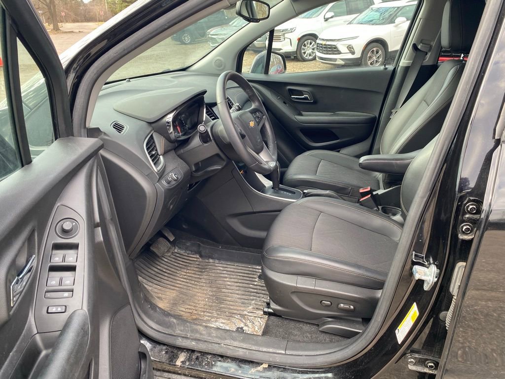 Used 2022 Chevrolet Trax LT w/ LT Convenience Package image 10