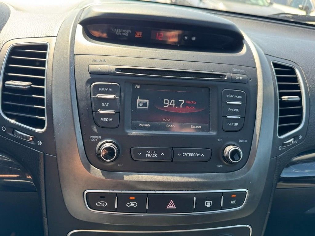 Used 2015 Kia Sorento LX image 19