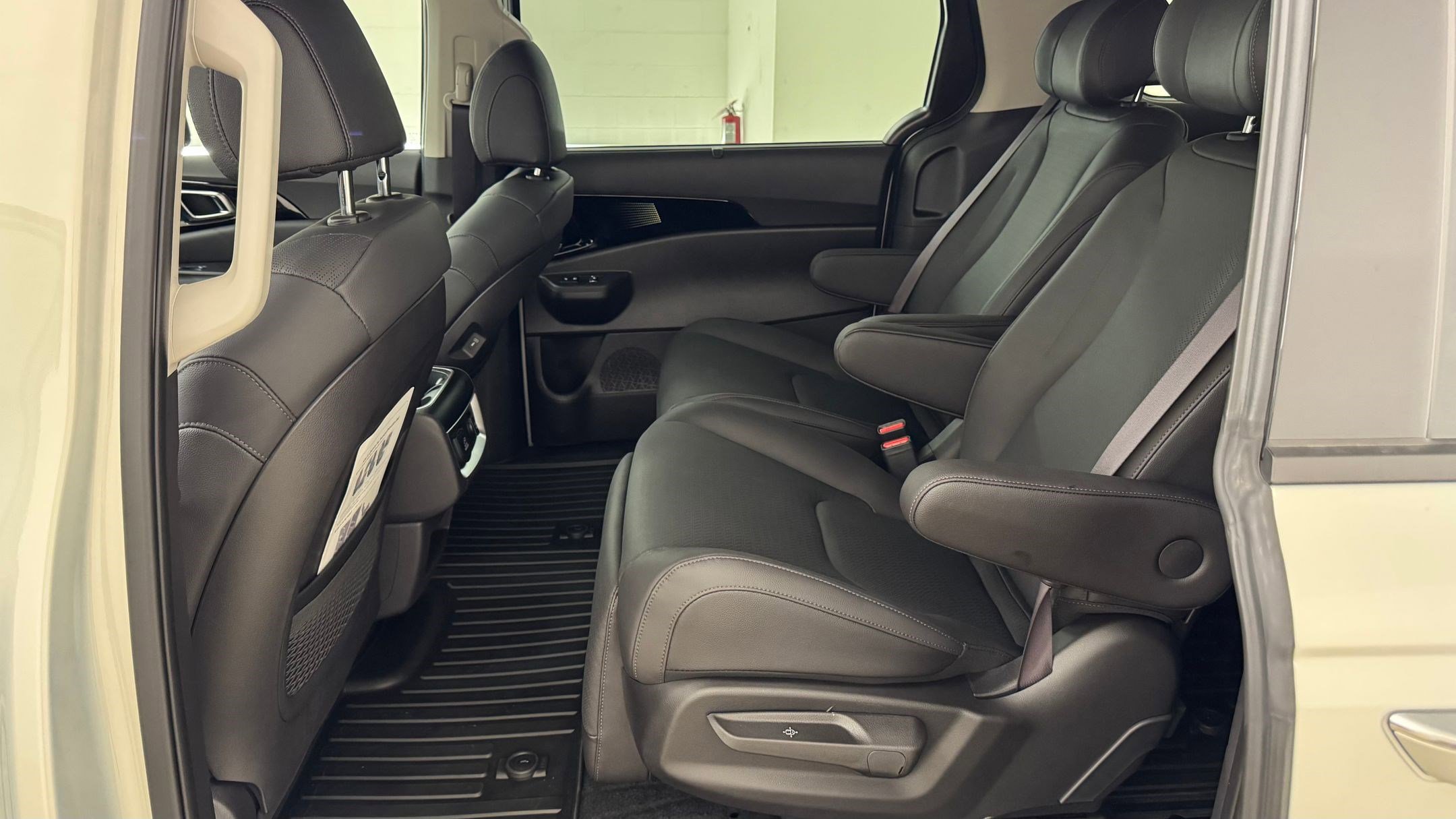 Used 2026 Kia Carnival SX Prestige image 33