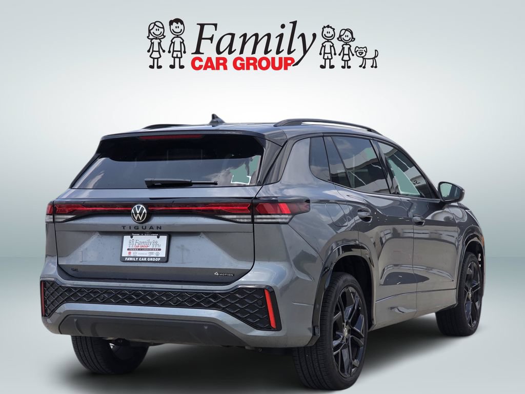 Used 2025 Volkswagen Tiguan SE R-Line AWD/4WD image 4