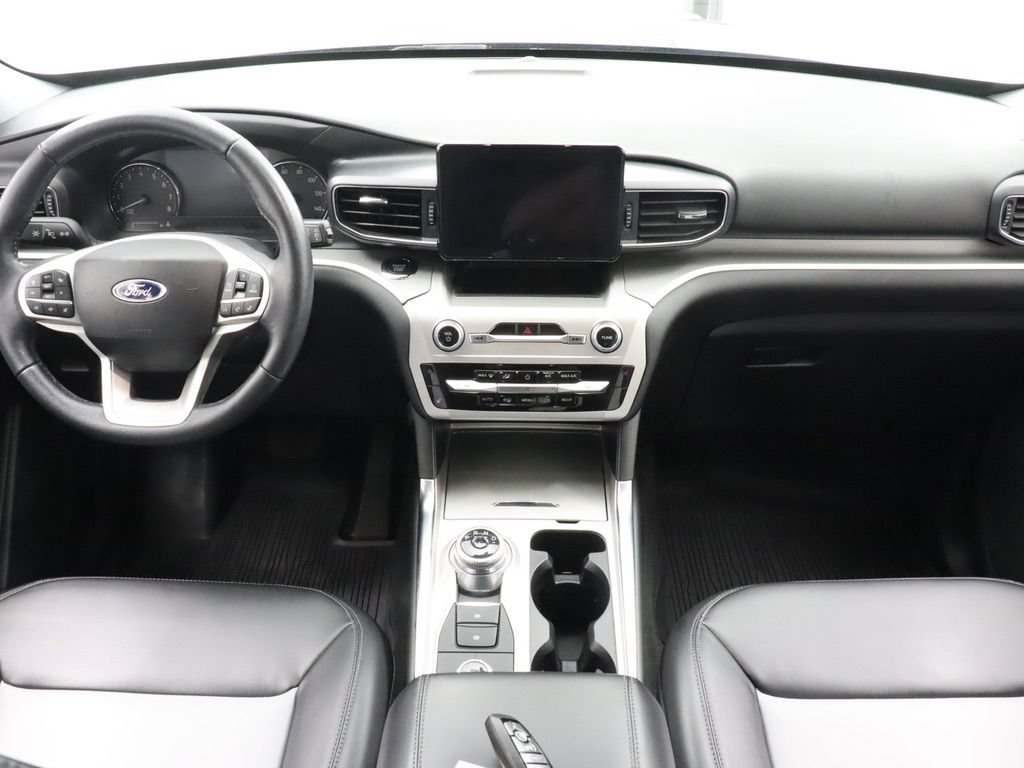 Used 2022 Ford Explorer XLT w/ Equipment Group 202A AWD/4WD image 22