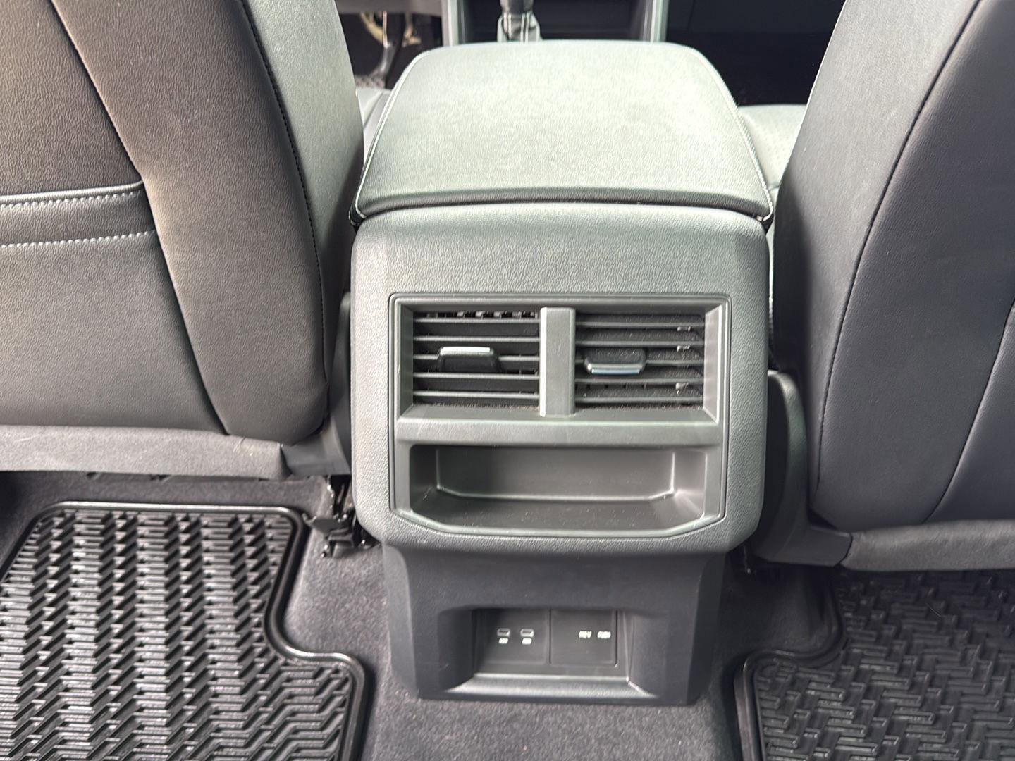 Used 2022 Volkswagen Atlas Cross Sport SE image 24