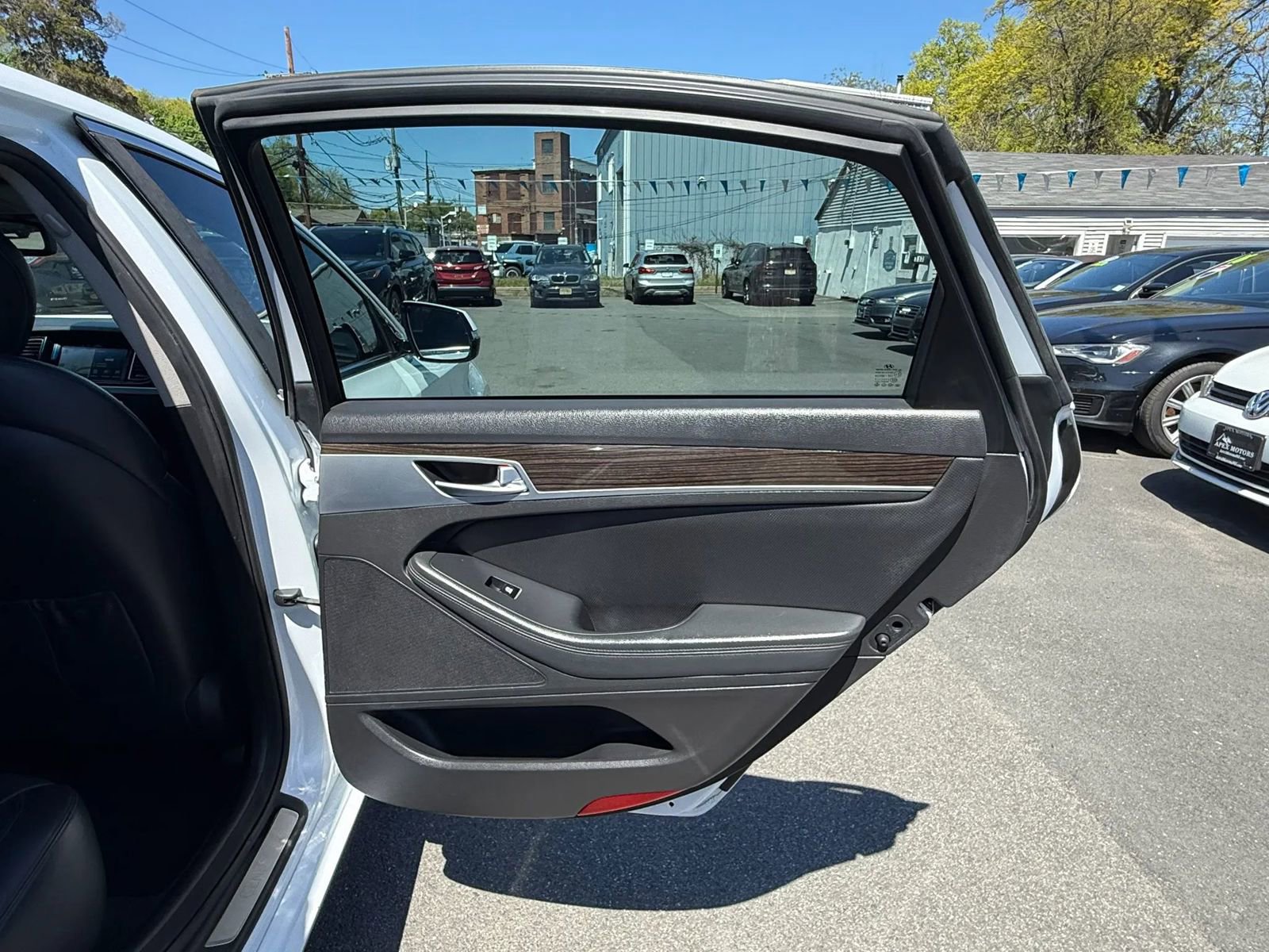 Used 2015 Hyundai Genesis 3.8 RWD image 39