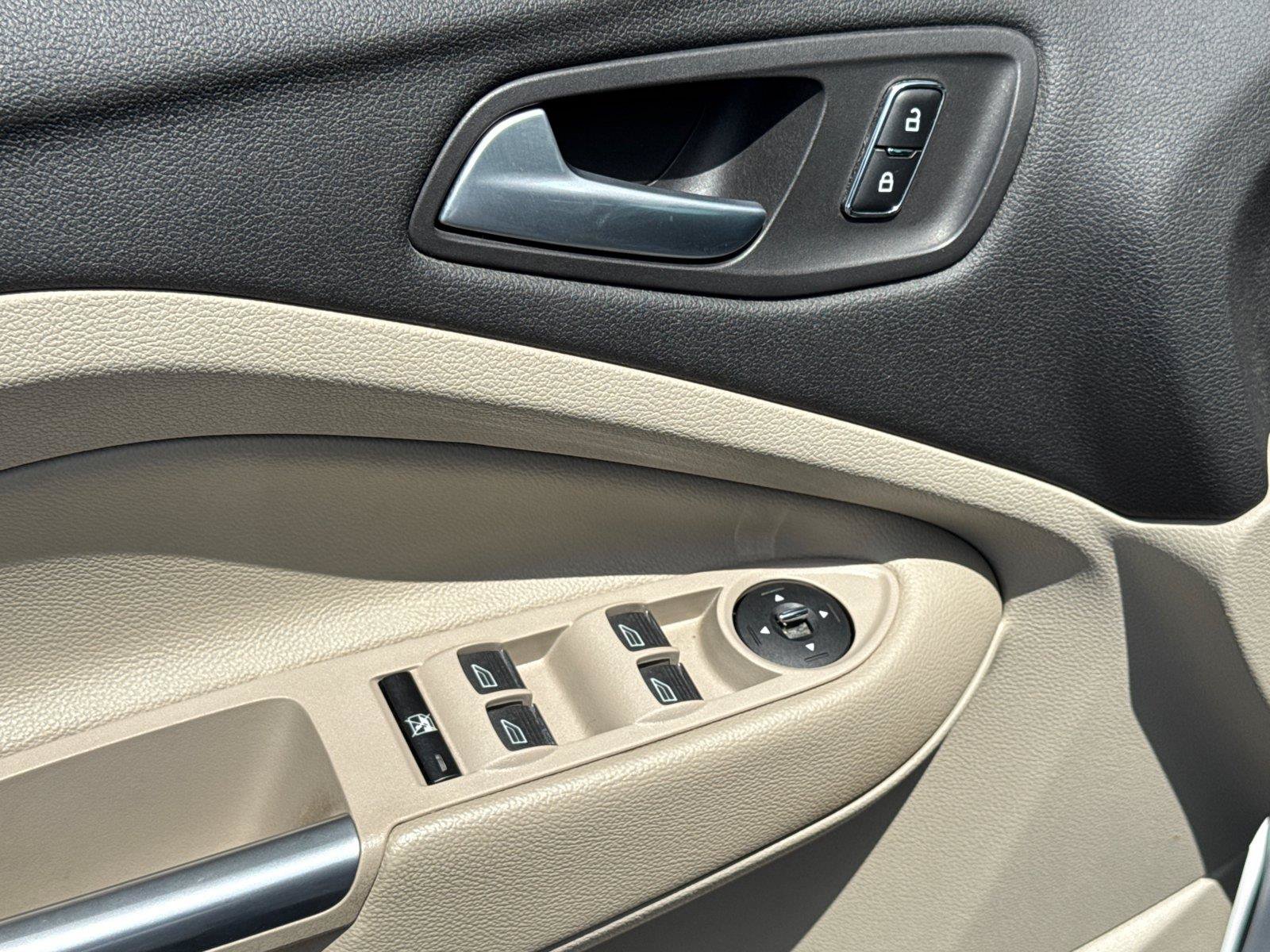 Used 2013 Ford C-MAX SEL FWD image 29