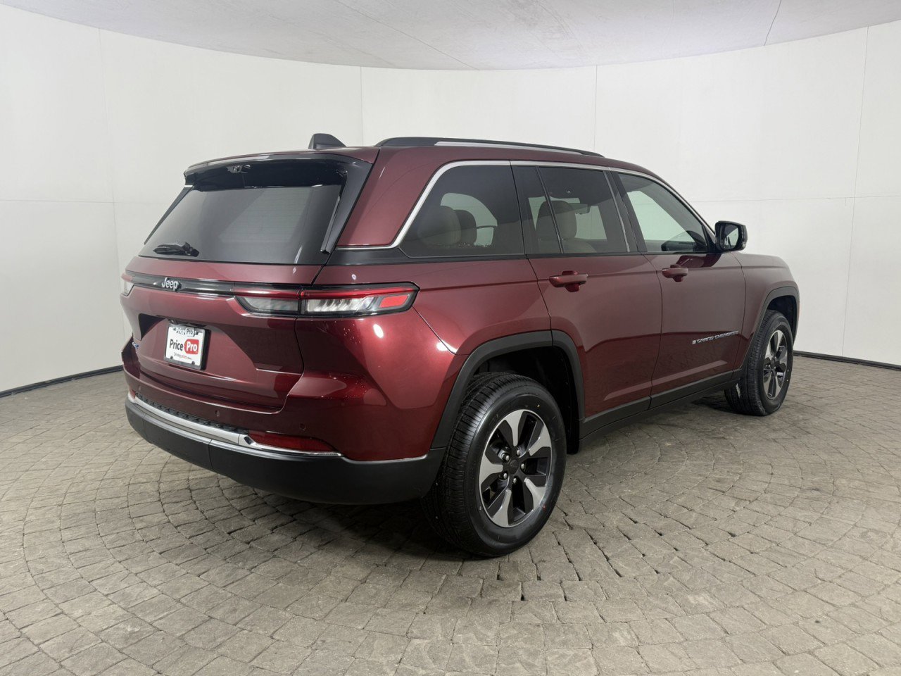 Used 2022 Jeep Grand Cherokee Limited 4xe w/ Luxury Tech Group II image 9