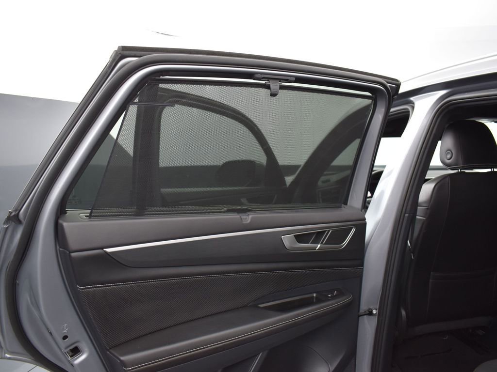 Used 2024 Volkswagen Atlas Cross Sport SE image 28