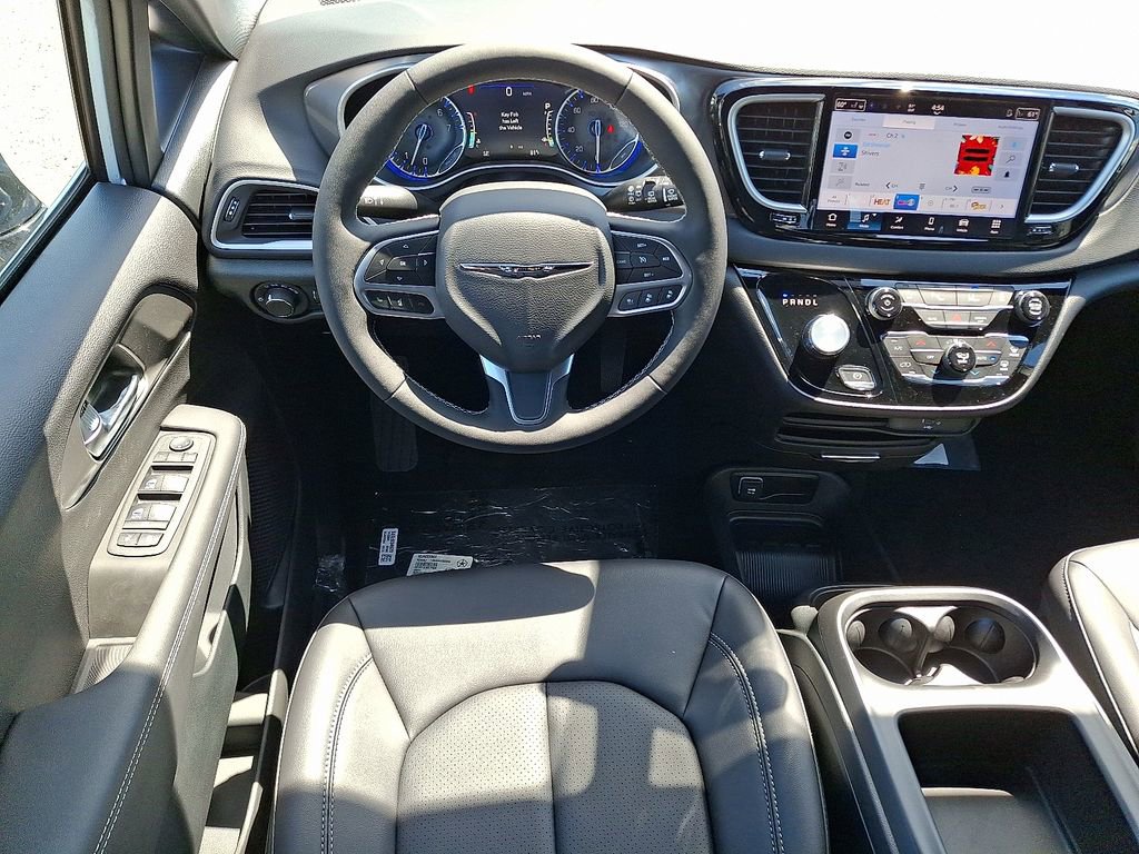 New 2026 Chrysler Voyager LX image 2