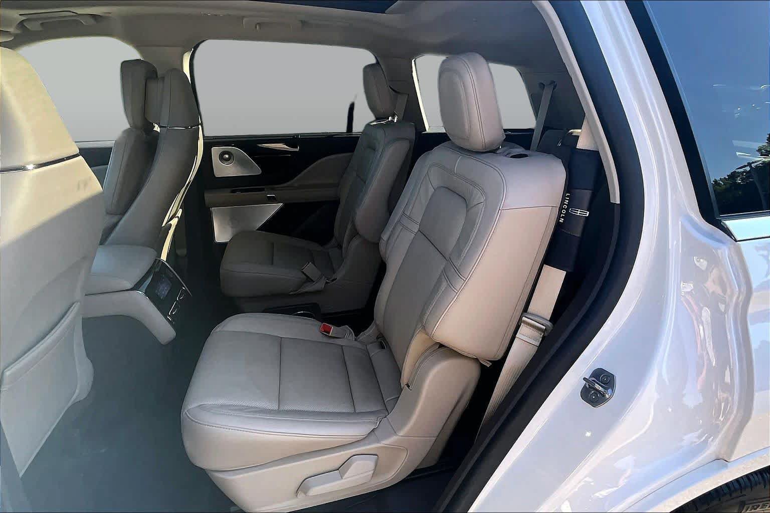 Used 2023 Lincoln Aviator Grand Touring w/ Equipment Group 301A AWD/4WD image 21
