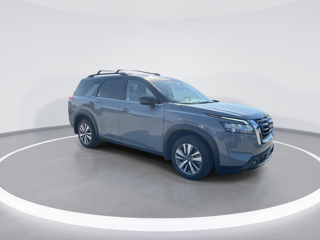 Used 2022 Nissan Pathfinder SL AWD/4WD image 2