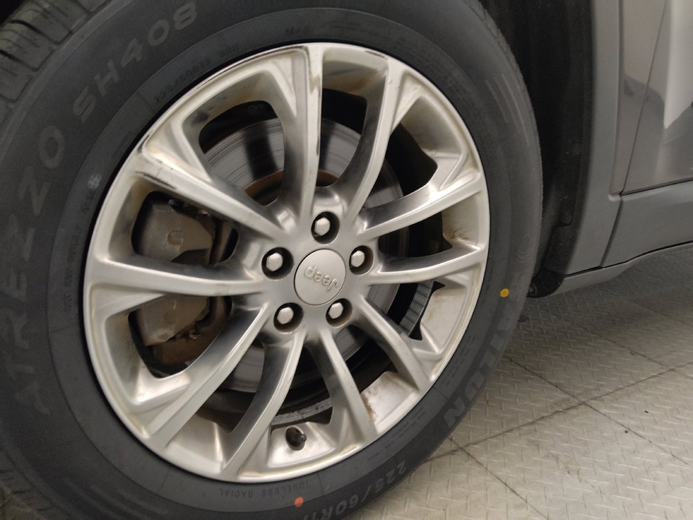 Used 2021 Jeep Cherokee Latitude Plus FWD image 31