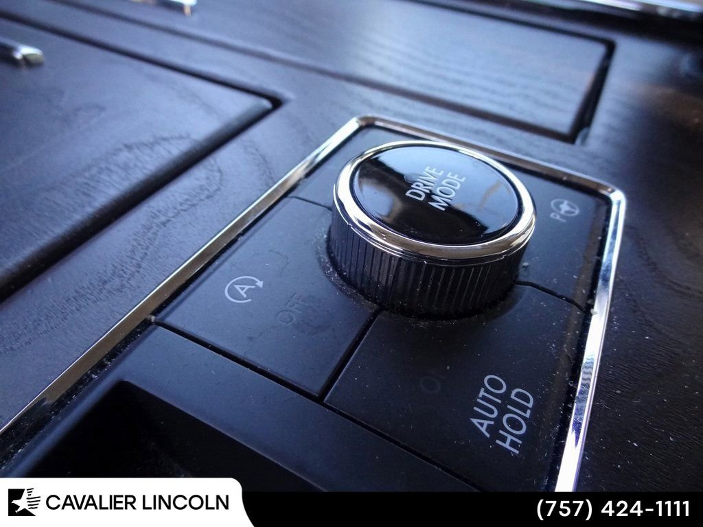 Used 2019 Lincoln Navigator Reserve image 3