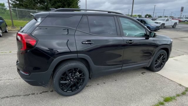 Used 2023 GMC Terrain SLE w/ Driver Convenience Package FWD image 2