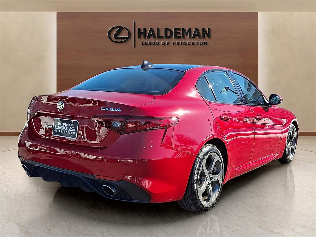 Used 2018 Alfa Romeo Giulia AWD image 6
