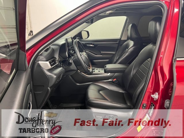 Used 2022 Toyota Highlander XLE image 30