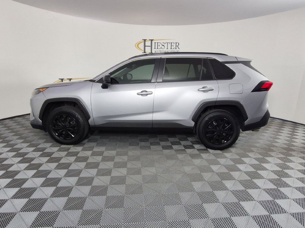Used 2021 Toyota RAV4 LE FWD image 8