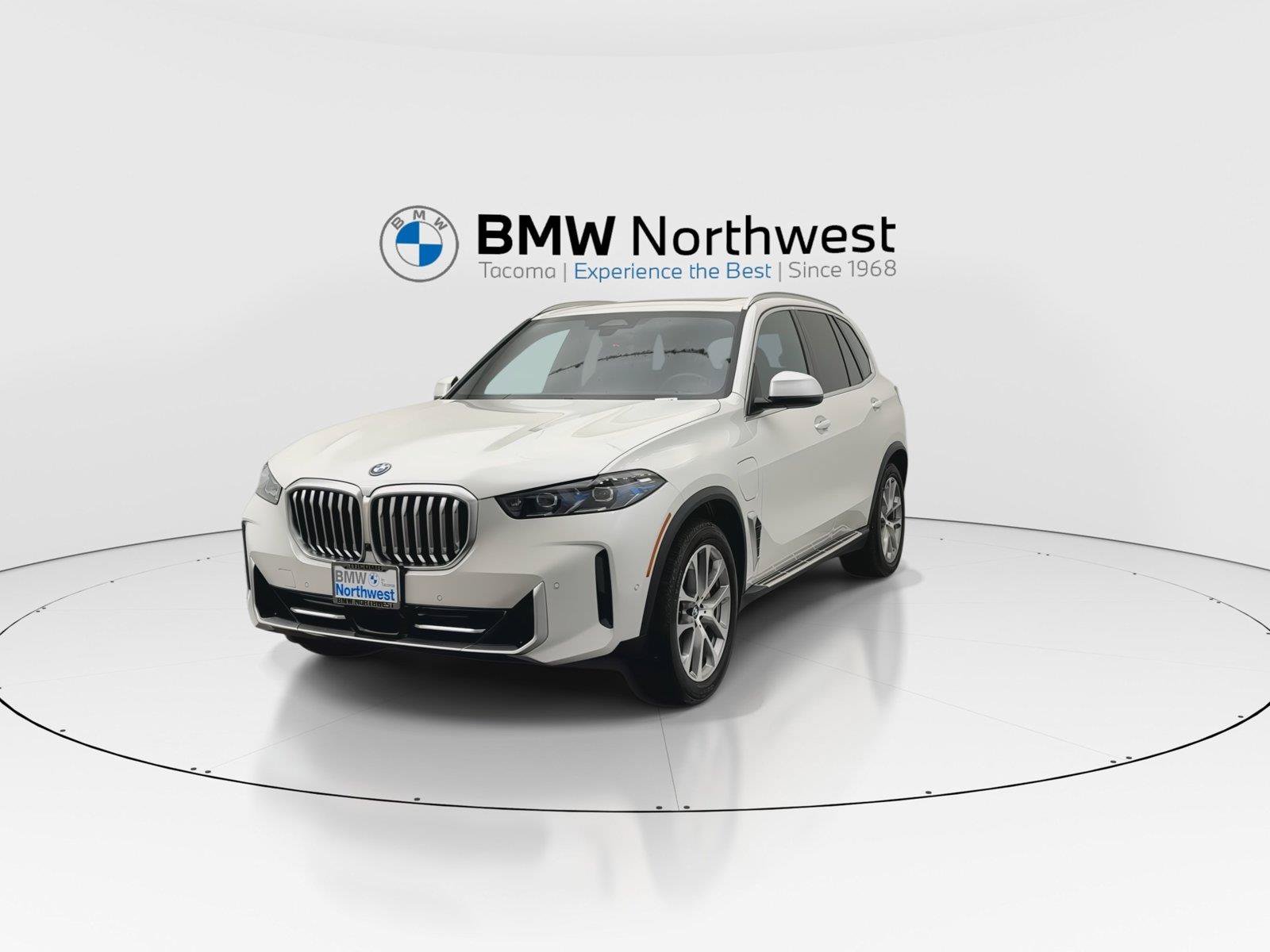 Used 2024 BMW X5 xDrive50e w/ Premium Package AWD/4WD image 9