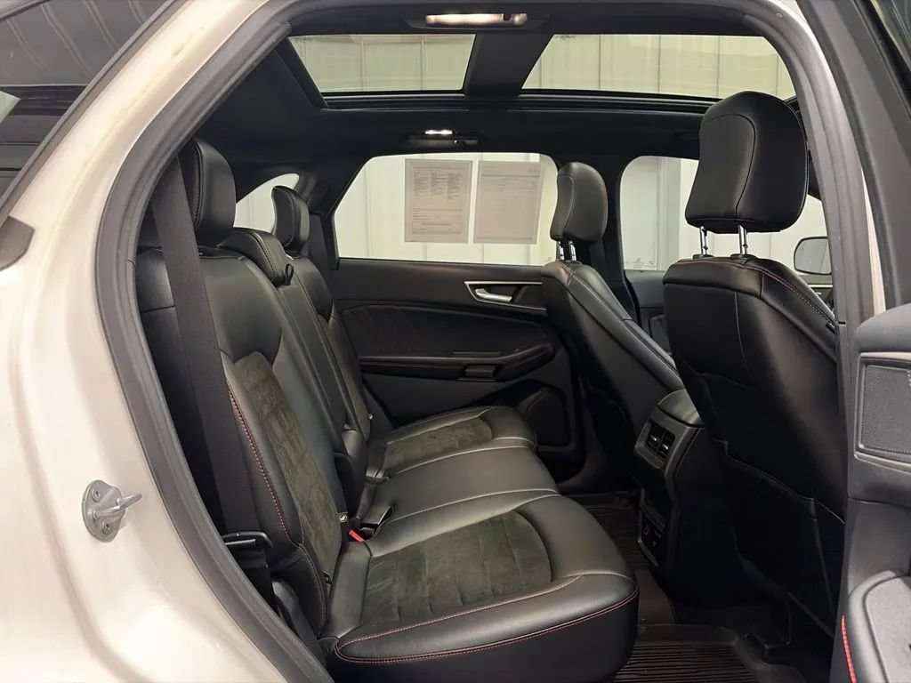 Used 2022 Ford Edge ST-Line w/ Cold Weather Package AWD/4WD image 20