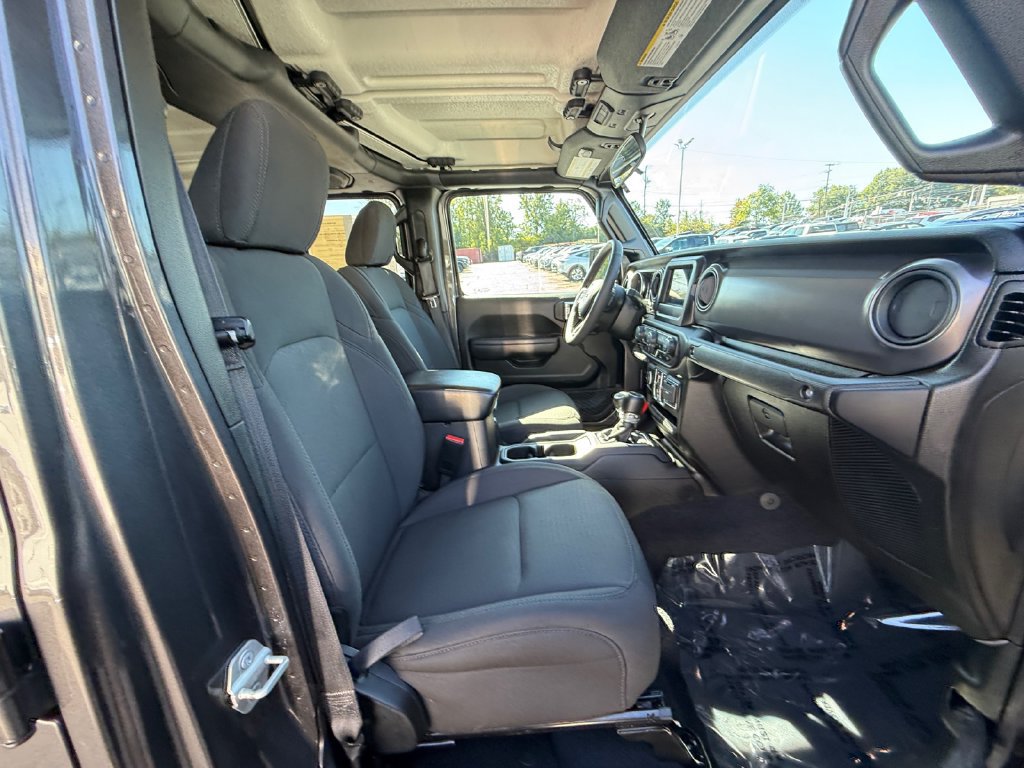 Used 2023 Jeep Gladiator Sport AWD/4WD image 24