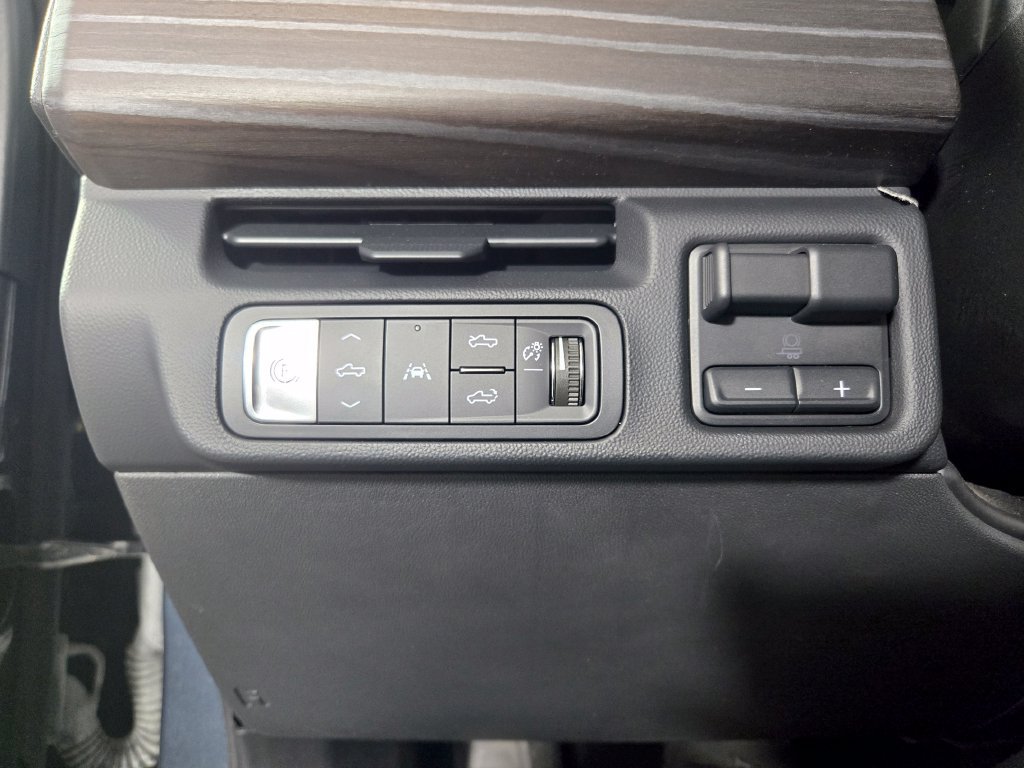 Used 2025 GMC Sierra EV Denali AWD/4WD image 39