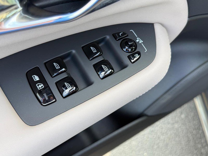New 2026 Volvo XC90 T8 Plus w/ Protection Package image 9