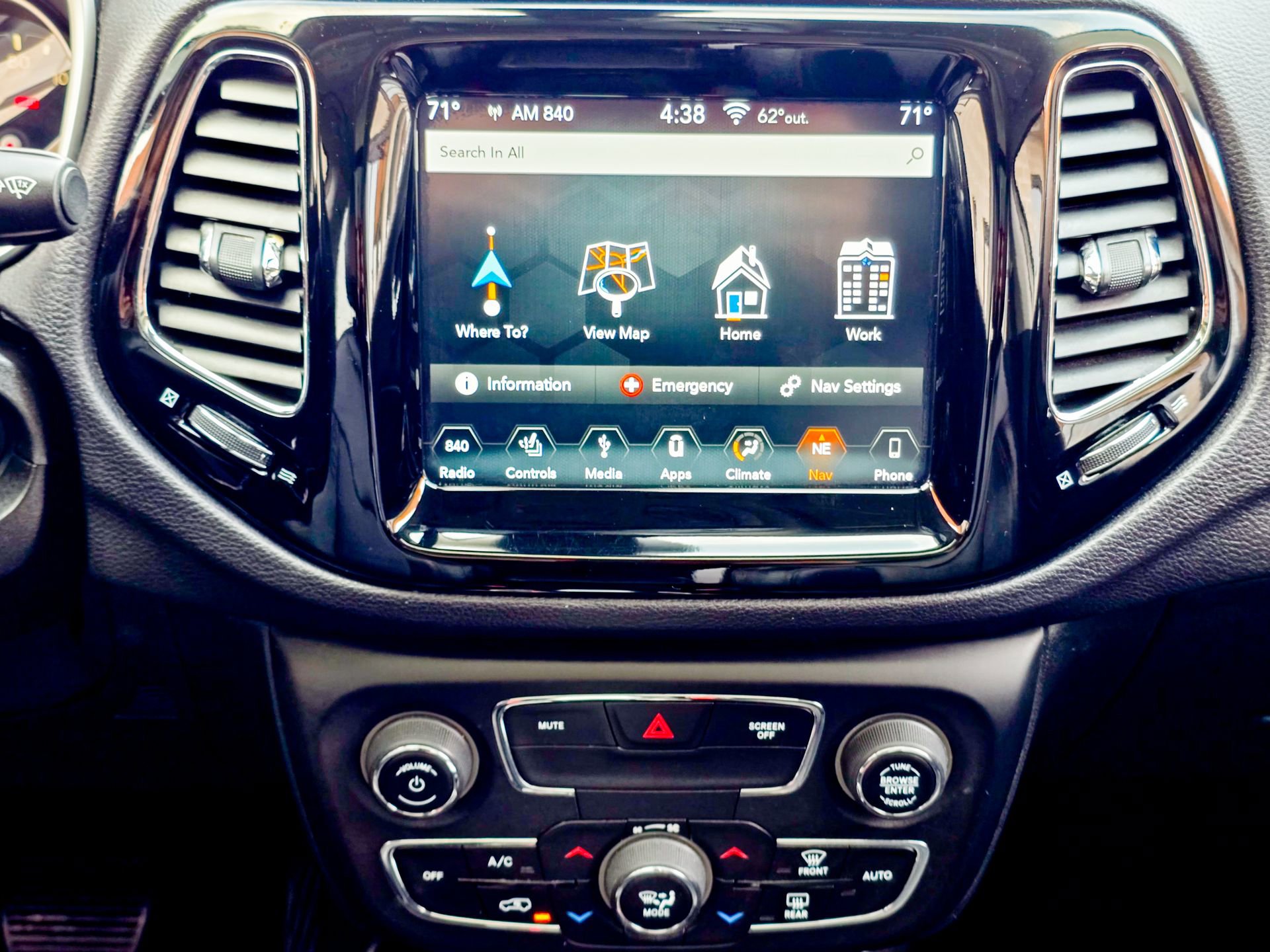 Used 2018 Jeep Compass Limited w/ Navigation Group image 28