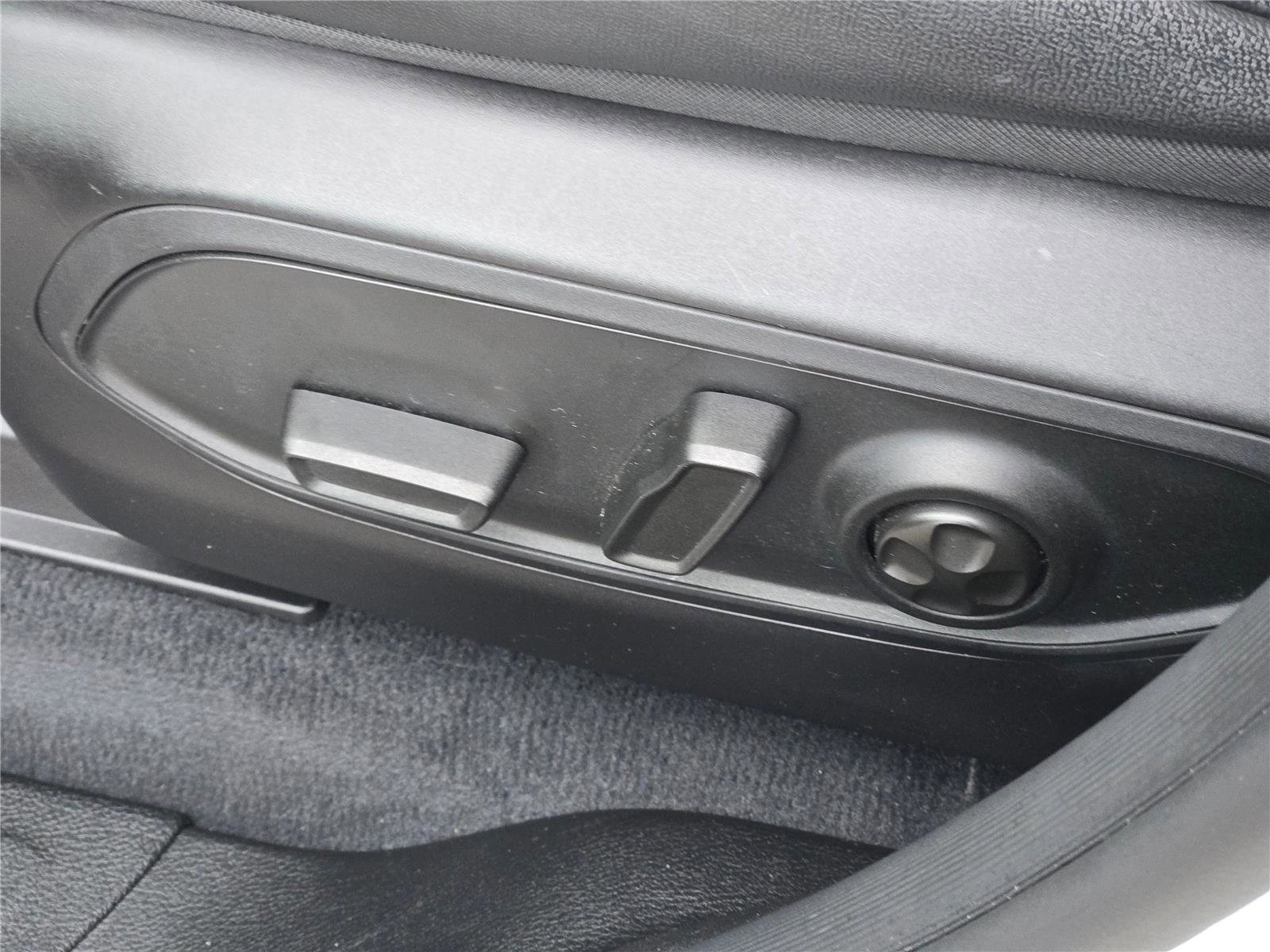 Certified 2024 Jeep Grand Cherokee Altitude image 28