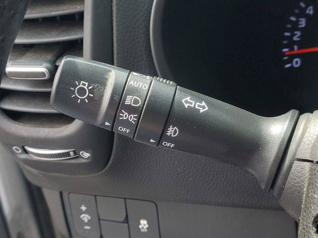 Used 2015 Kia Soul ! FWD image 11
