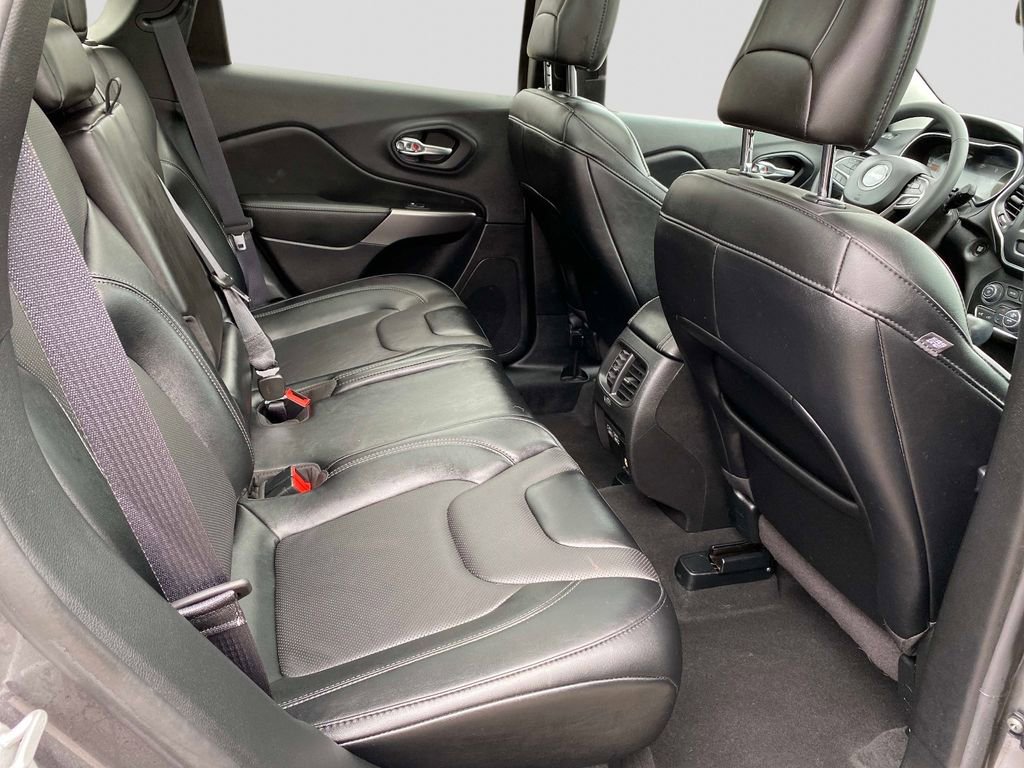 Used 2022 Jeep Cherokee Latitude Lux w/ Sun & Sound Group AWD/4WD image 25