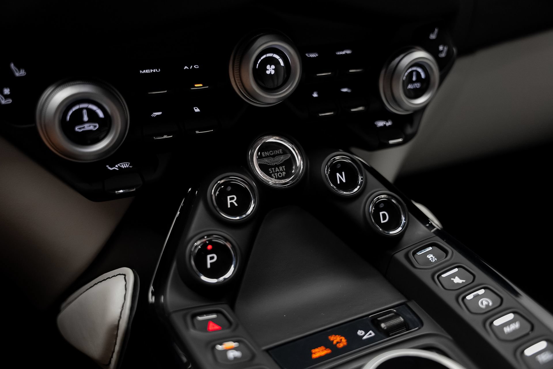 Used 2023 Aston Martin V8 Vantage Coupe RWD image 49