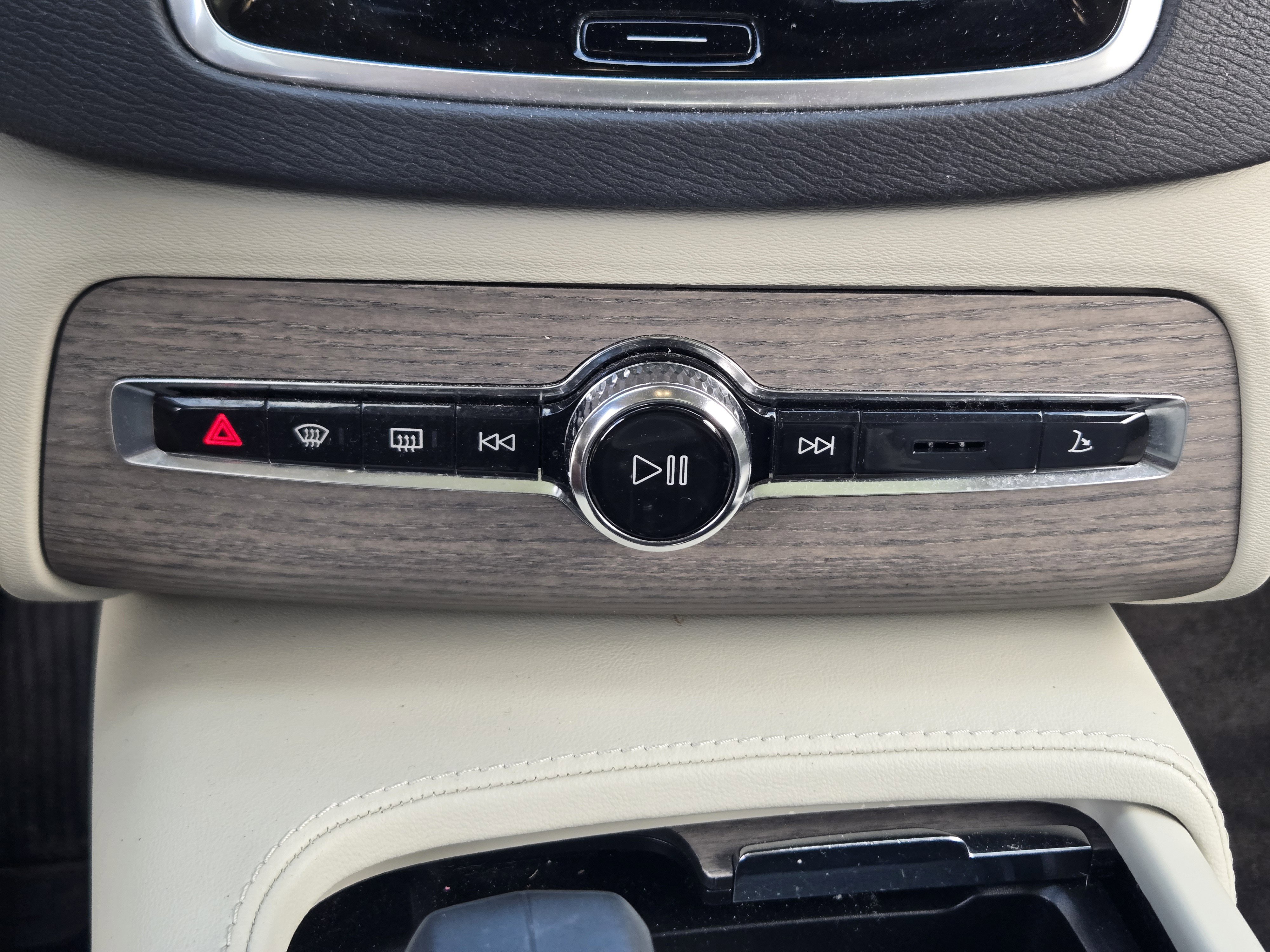 Used 2023 Volvo XC90 B6 Plus w/ Protection Package Premier image 23