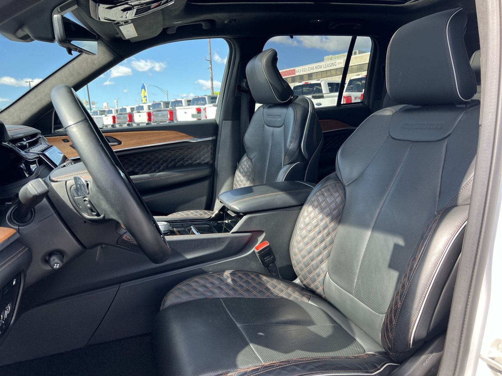 Used 2023 Jeep Grand Cherokee Summit AWD/4WD image 13