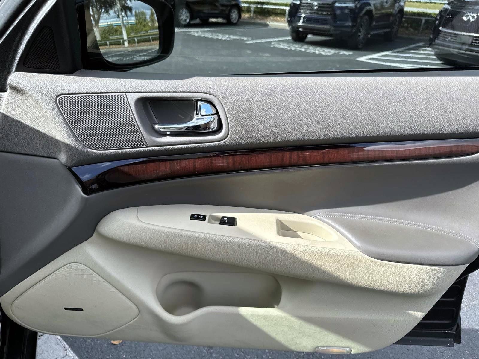 Used 2012 INFINITI G37 Journey w/ Premium Pkg image 12