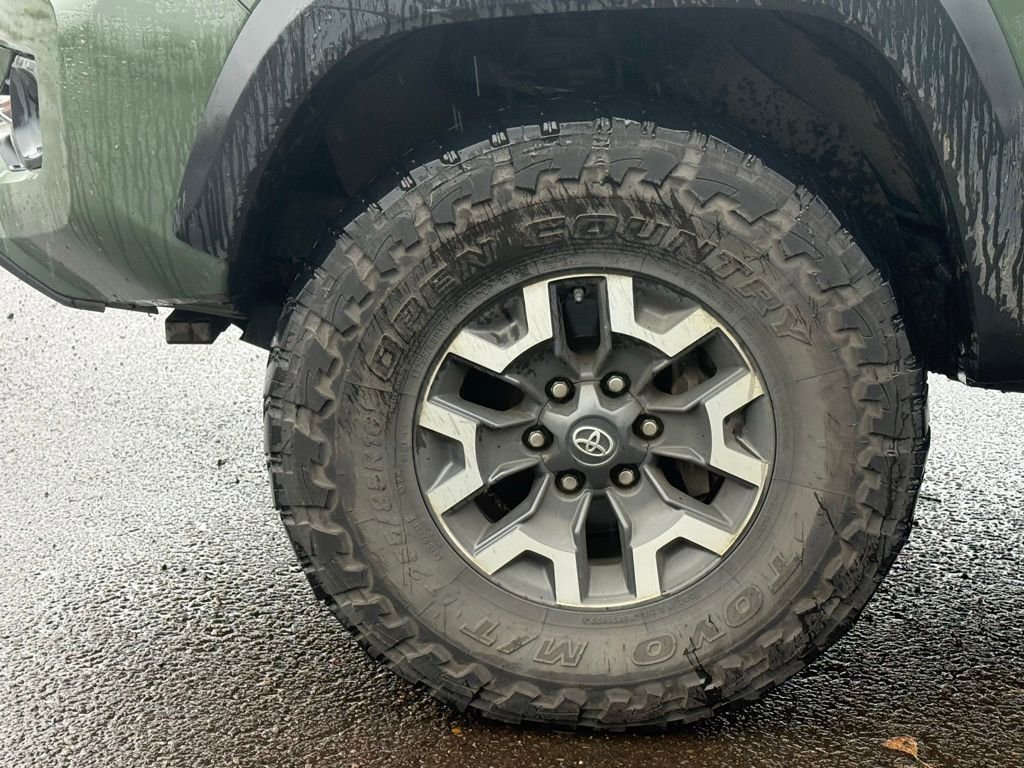 Used 2021 Toyota Tacoma TRD Off-Road w/ Technology Package image 9