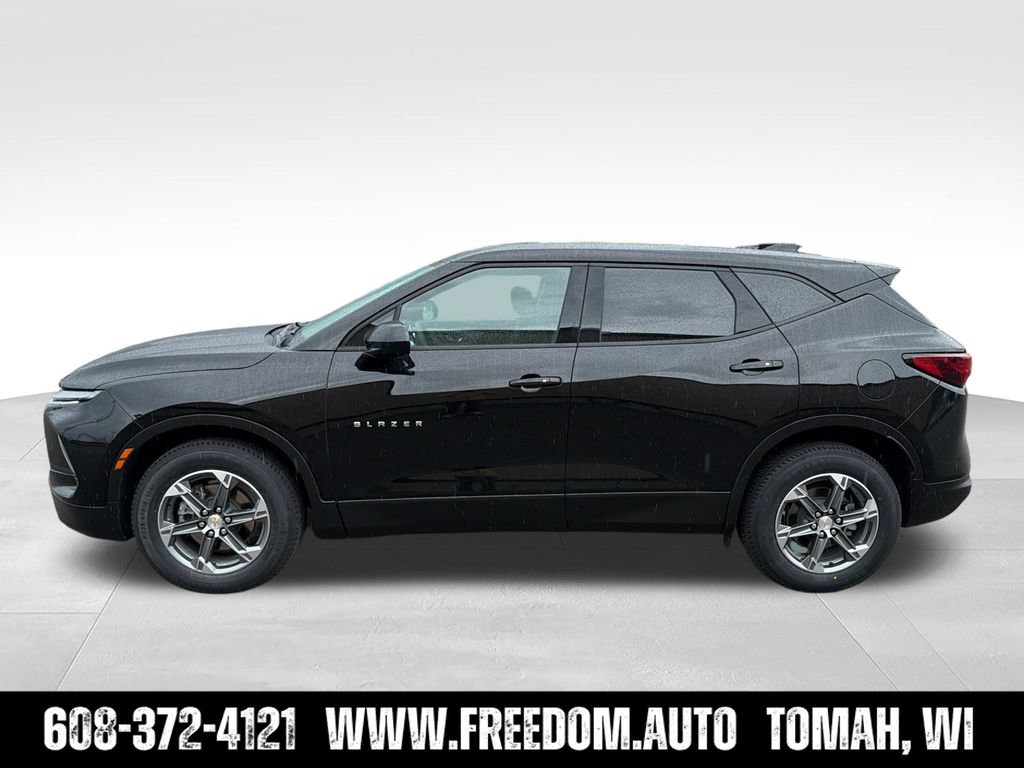 Used 2025 Chevrolet Blazer LT AWD/4WD image 3
