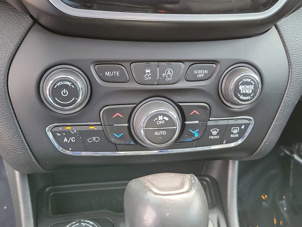 Used 2021 Jeep Cherokee Limited AWD/4WD image 29