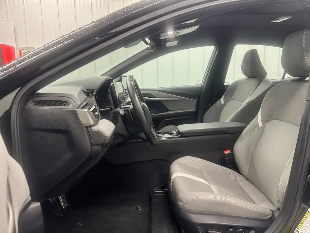 Used 2025 Toyota Camry SE image 7