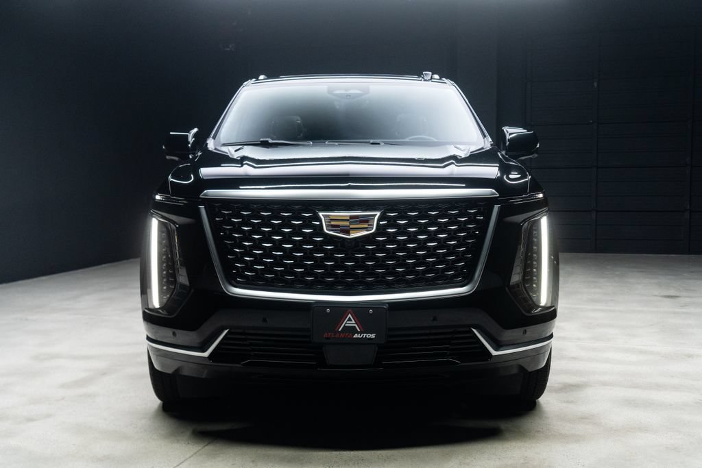 Used 2025 Cadillac Escalade ESV Premium Luxury RWD image 3