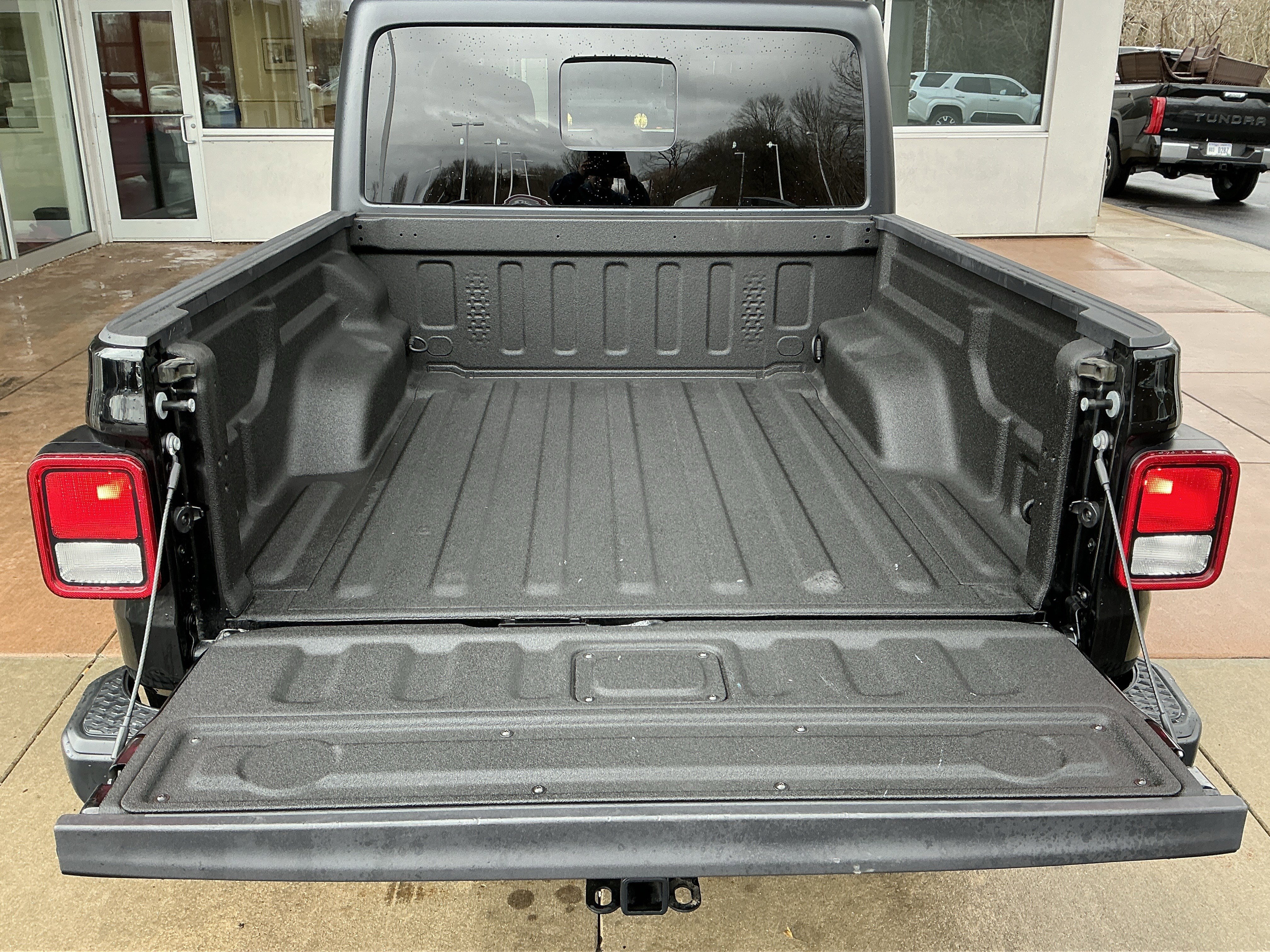 Used 2021 Jeep Gladiator Sport image 24