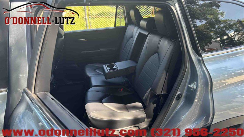 Used 2023 Toyota Highlander XLE FWD image 11